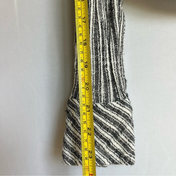 Free People Lust For Life Crop Top Sz S Twist Front Stripe Black White EUC - Picture 7 of 16